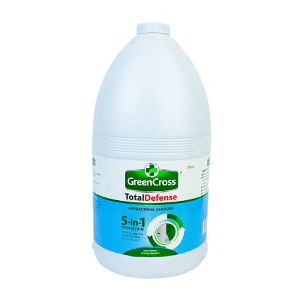 Antibacterial hand sanitizer bottle, GreenCross Total Defense 5-in-1 disinfectant for hygiene and skin protection, ideal for healthcare and everyday use, non-drying, hypoallergenic.