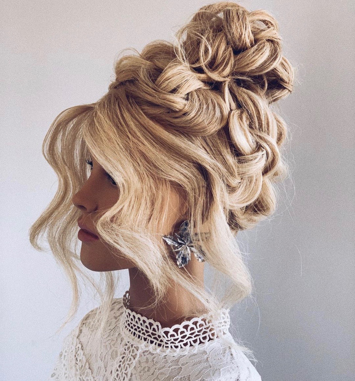 Easy High Bridal Bun by @polishedstylejustine