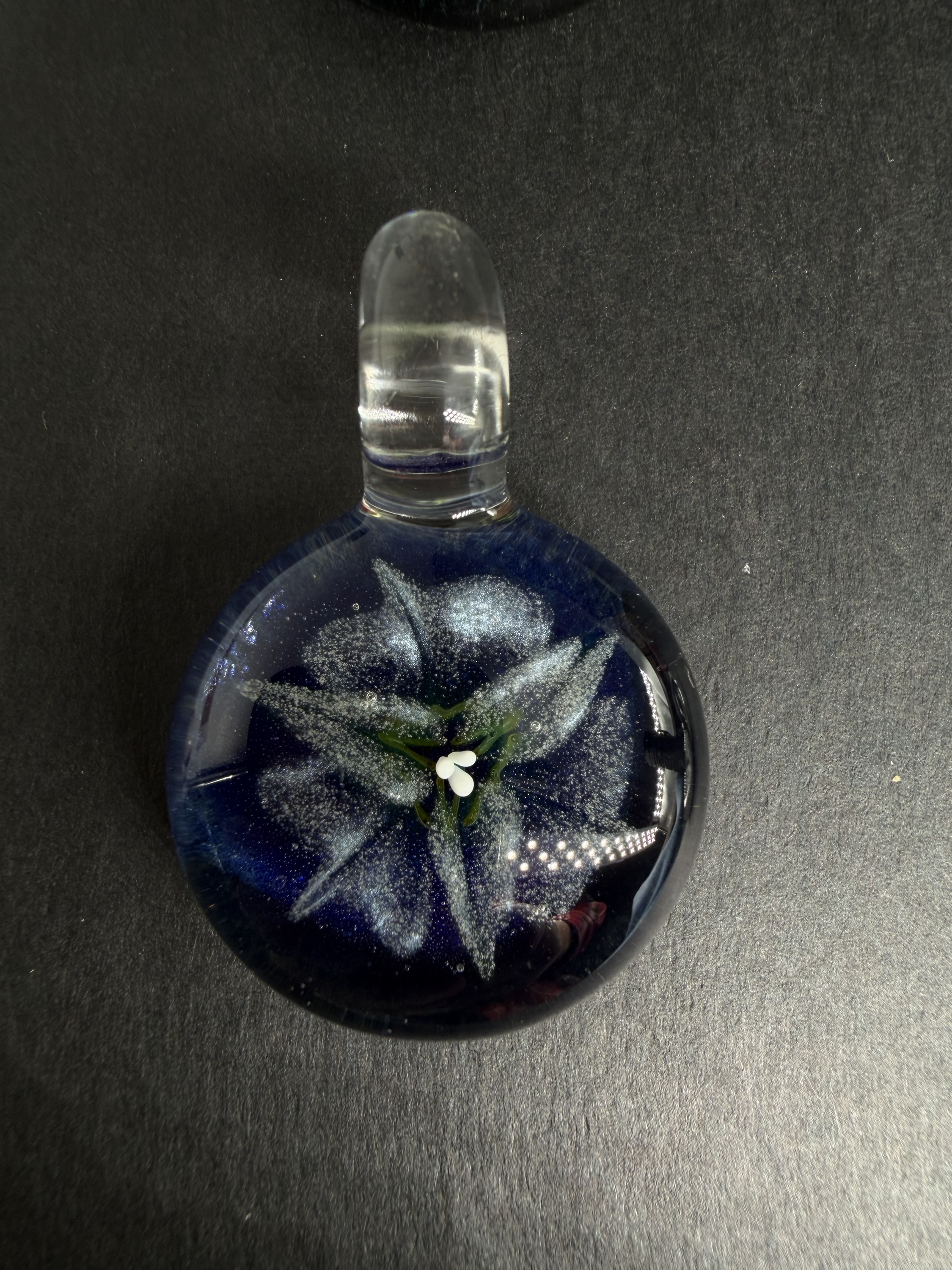 Electric Ave Glowing Atomic Lily Flower Pendant (Uranium Glass)