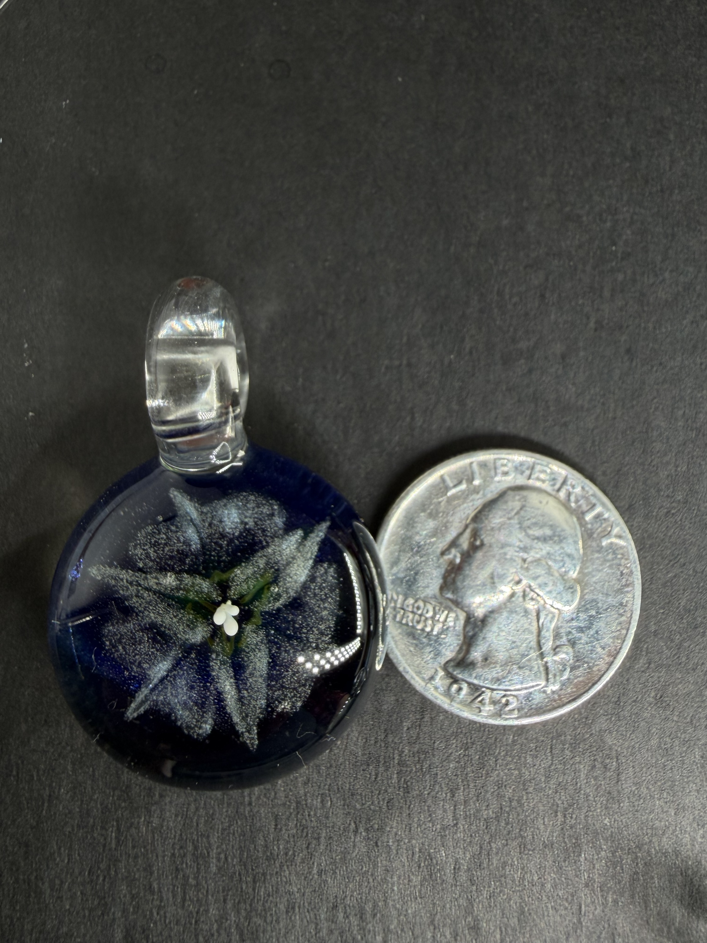 Electric Ave Glowing Atomic Lily Flower Pendant (Uranium Glass)