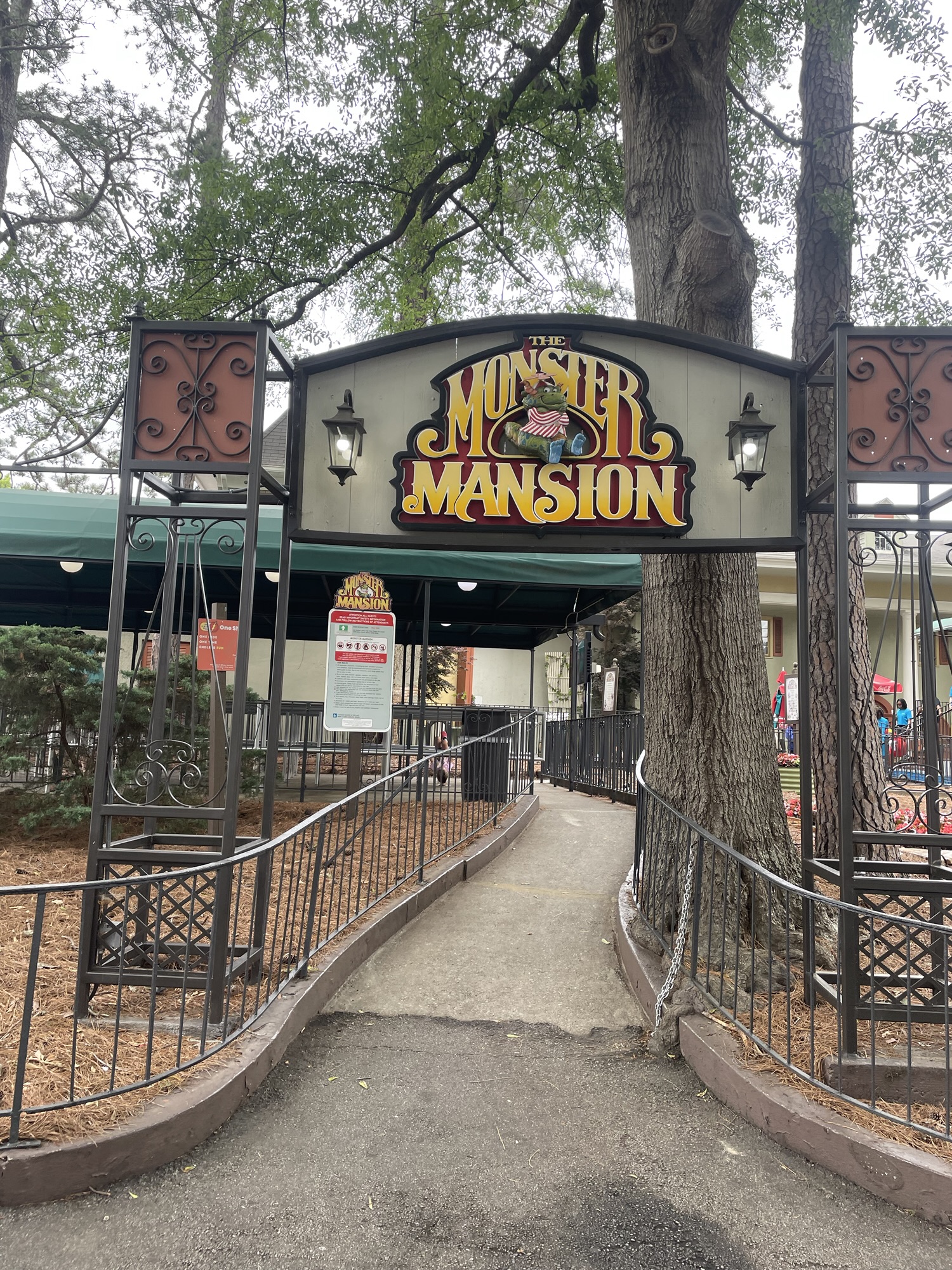 The Best Six Flags Dark Ride is Monster Mansion at Six Flags Over