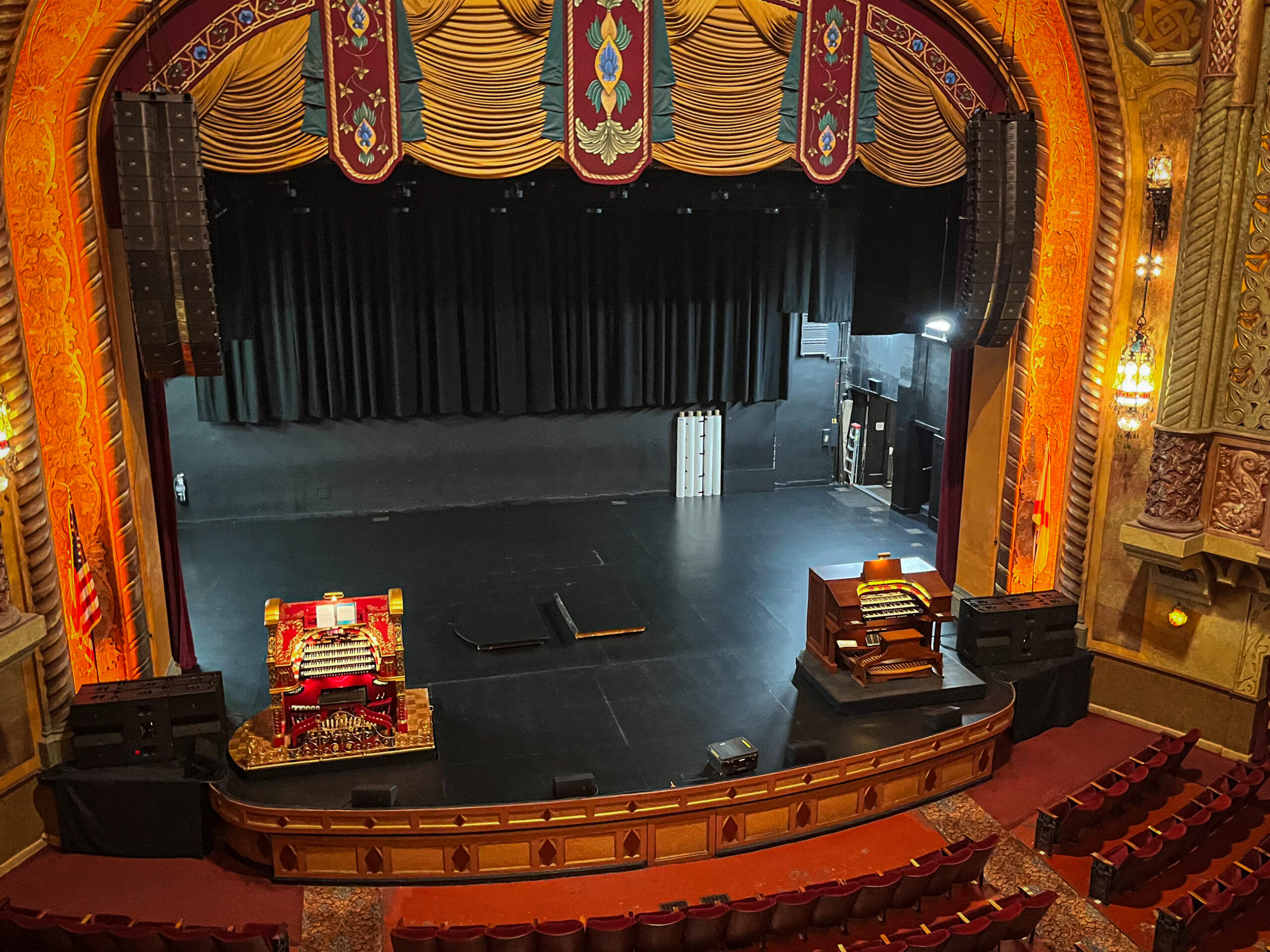 Alabama Theatre hosting first dual-console organ concert this