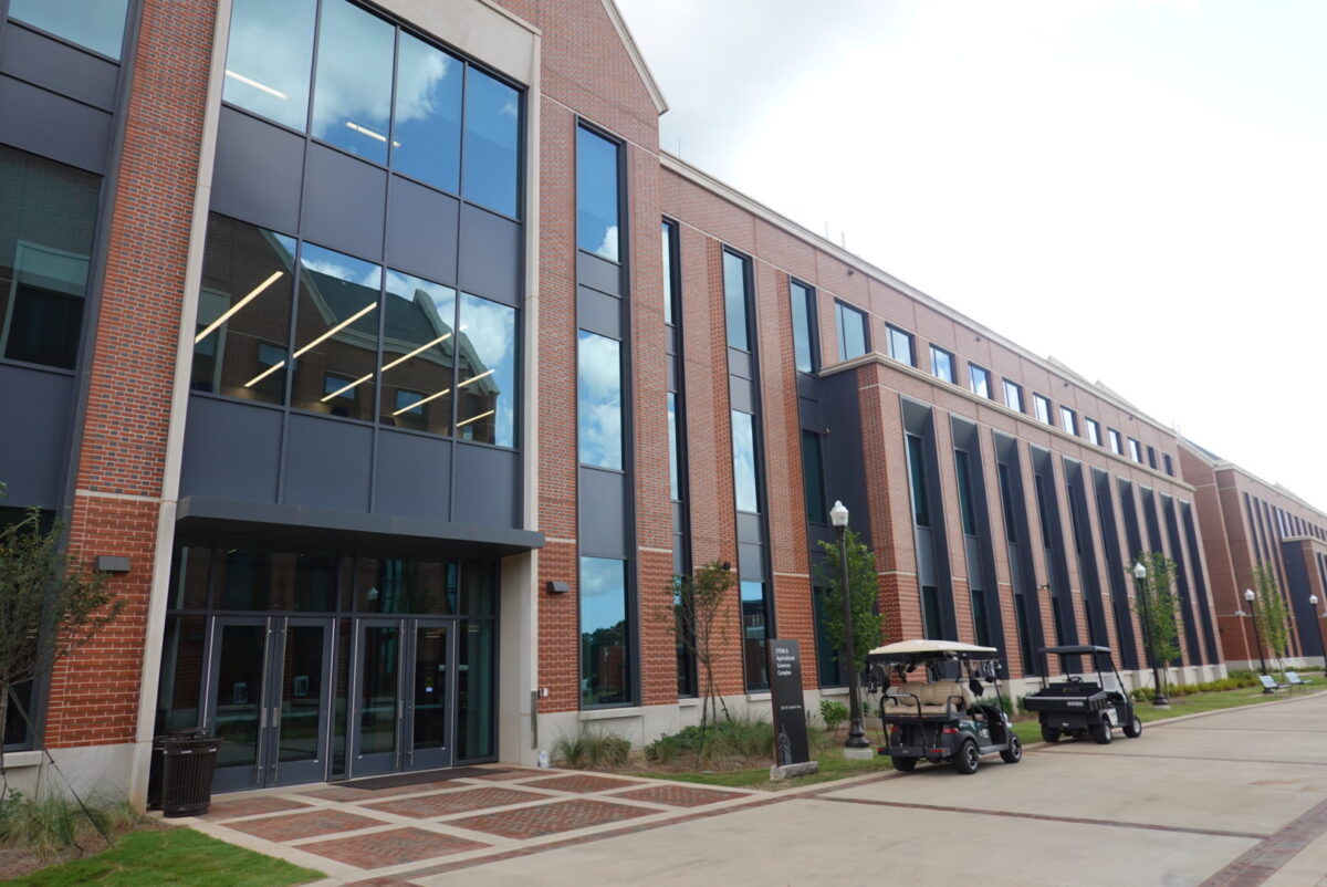 Auburn University opens $224M STEM + Agriculture Complex—its largest research construction project ever 3 Modern building with large windows