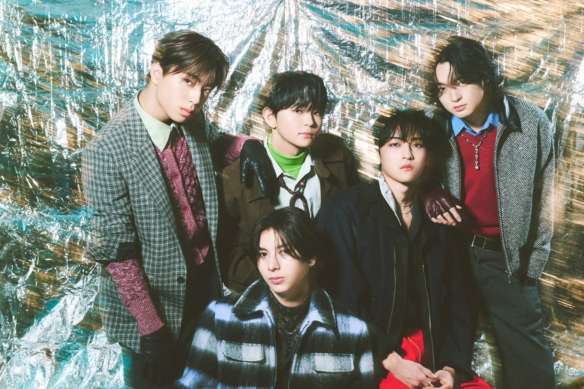 STARGLOW | Pre-debut song reaches #7 on the Billboard charts! A