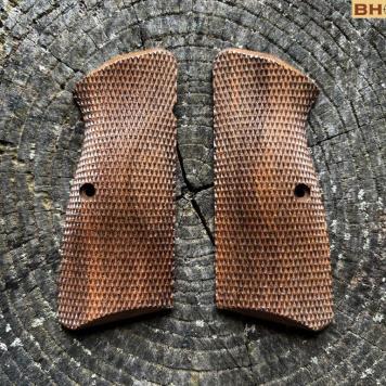 Hi-Power Master's Grips FULLY CHECKERED Ready for IMMEDIATE SHIPPING HP1304FC