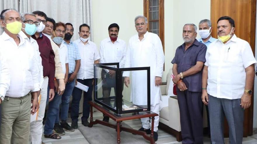 मुख्यमंत्री से छत्तीसगढ़ कर्मचारी-अधिकारी फेडरेशन के प्रतिनिधिमंडल ने की सौजन्य मुलाकात