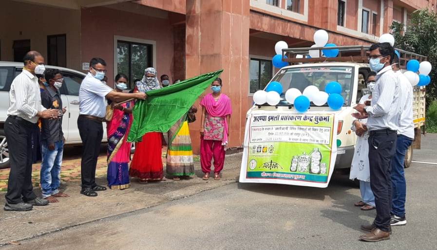 सुकमा का इमली चस्का बिकेगा अब देशभर में  कलेक्टर ने हरी झंडी दिखाकर इमली चस्का वाहन को किया रवाना