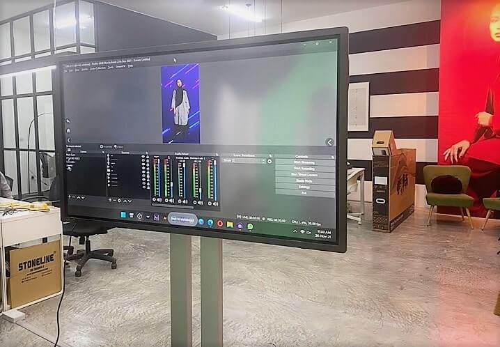 Nana Mahazan uses VEXO Smartboard