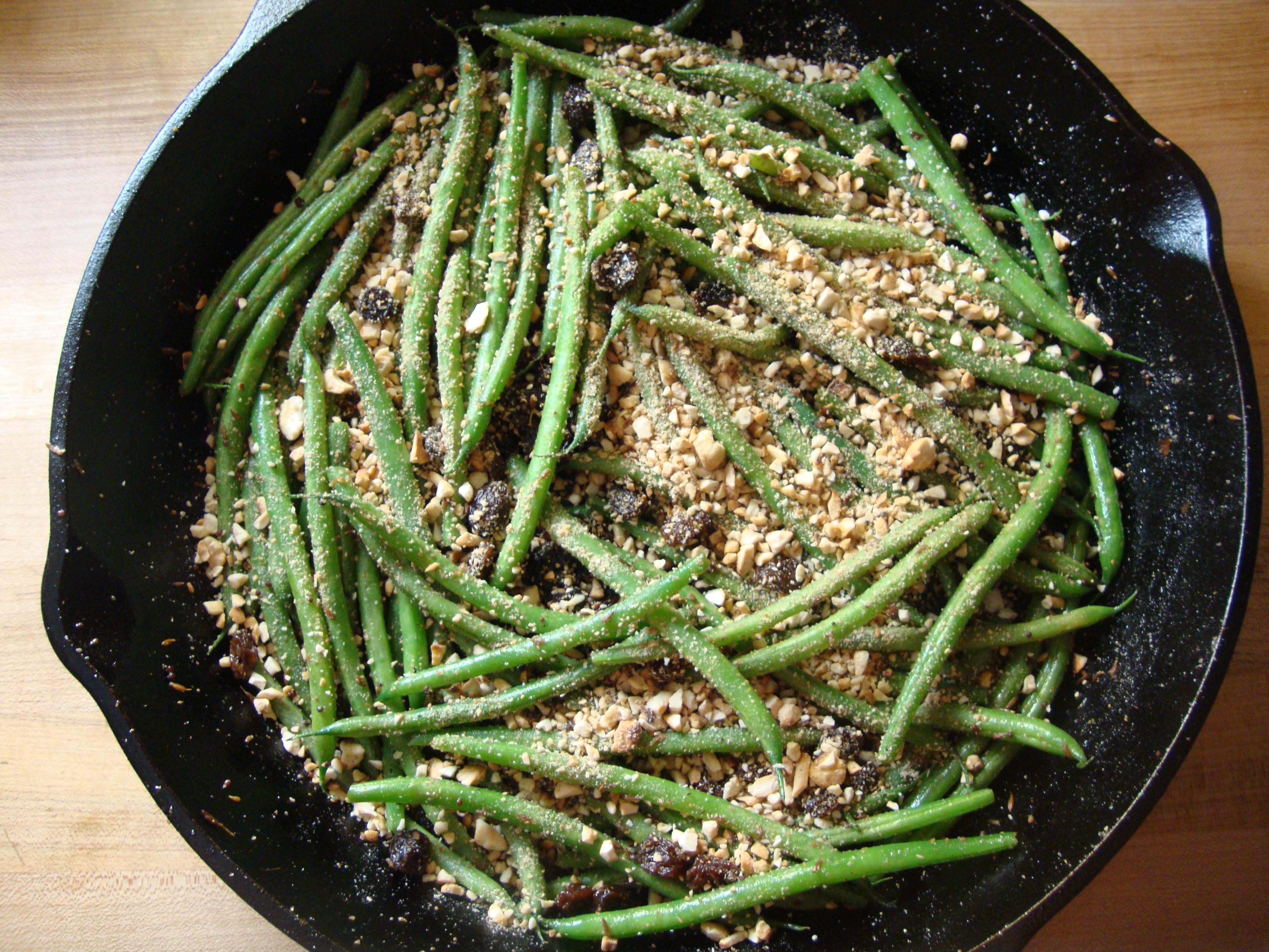 Rima's Indian Green Beans https://bigsislittledish.wordpress.com/2011/01/06/rimas-indian-inspired-green-beans/