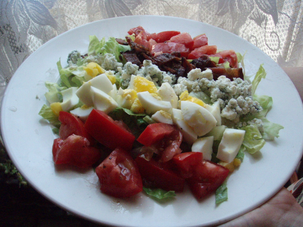 Cobb Salad https://bigsislittledish.wordpress.com/2011/08/01/cobb-salad/