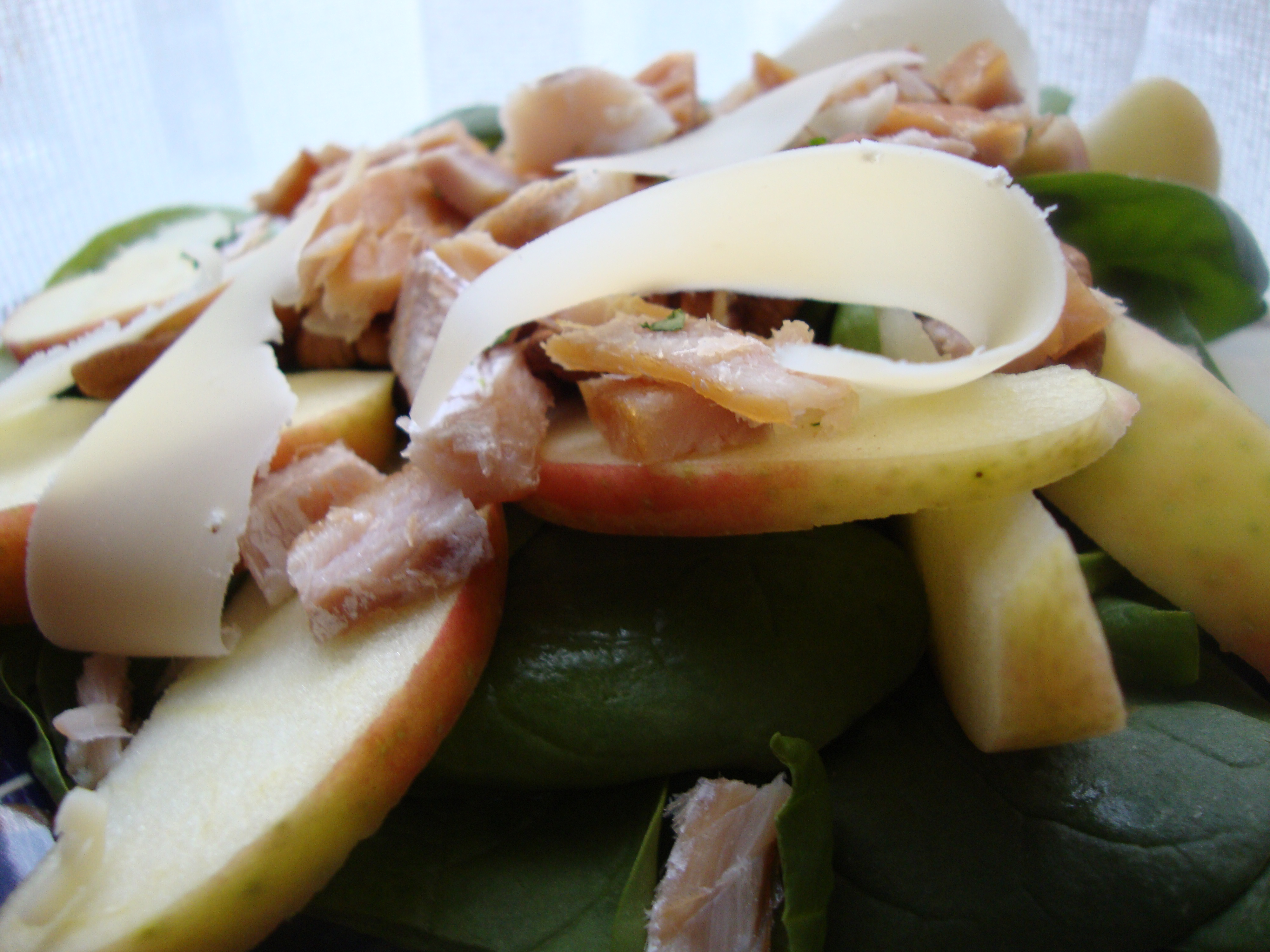 Salad with Trout, Apples, Pecans and Manchego https://bigsislittledish.wordpress.com/2011/07/07/salad-with-trout-apples-pecans-and-manchego/
