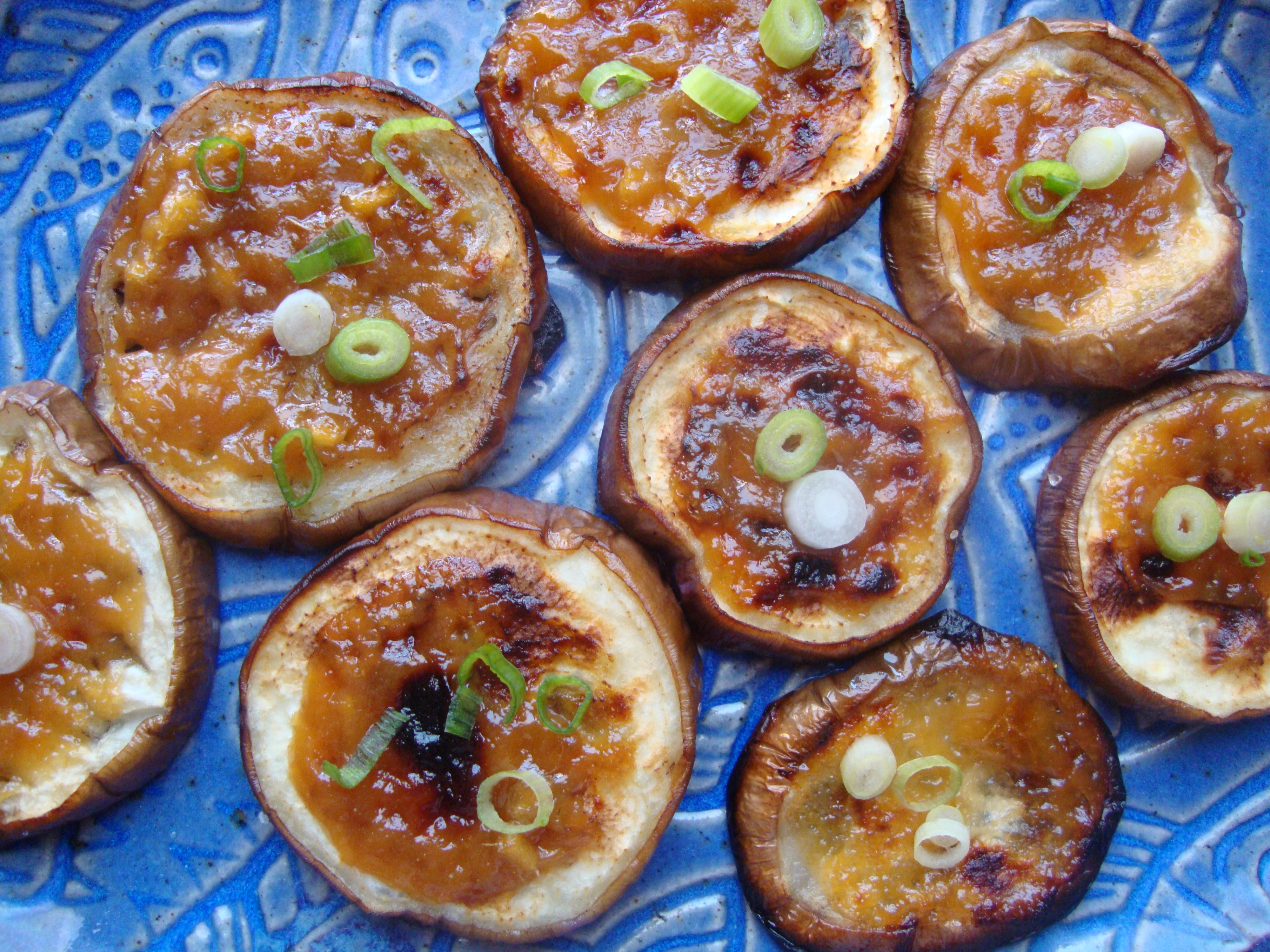 Broiled Eggplant with Miso Honey Glazehttps://bigsislittledish.wordpress.com/2012/08/29/broiled-eggplant-with-miso-honey-glaze/