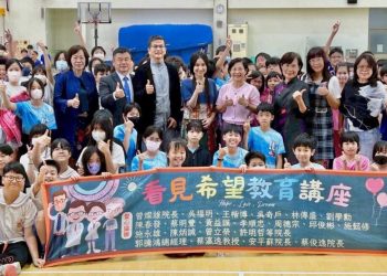 「看見希望」教育講座  沈芯菱分享生命故事全台巡迴  高雄首場在龍華國小