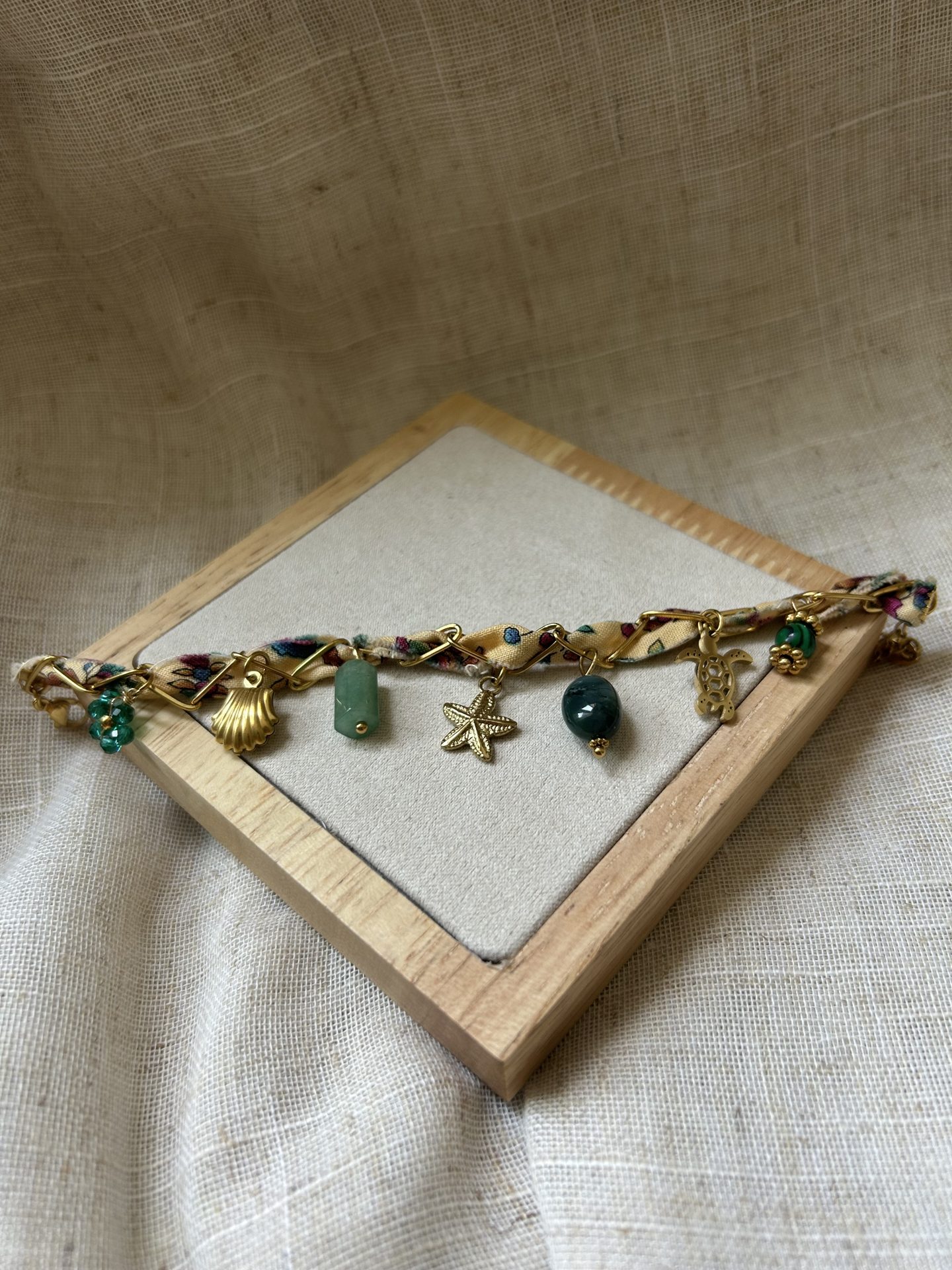 Détail des breloques bracelet Harmonieuse