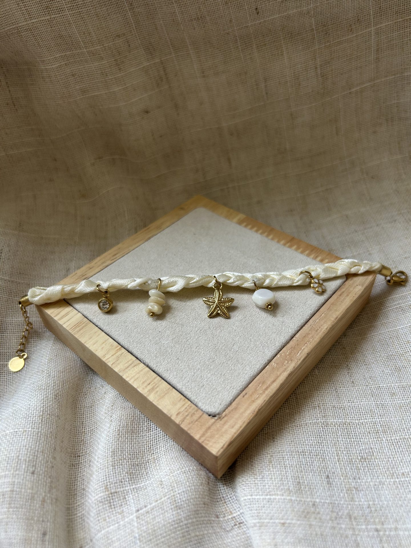 Détails des breloques du bracelet Épuré