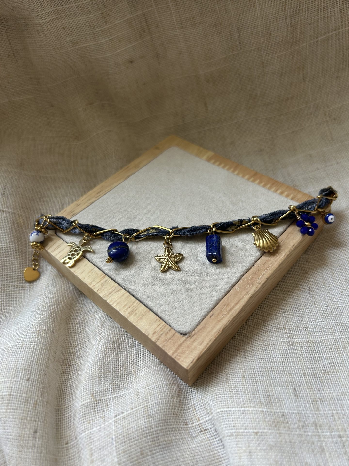 Détails breloques bracelet Mystérieuse