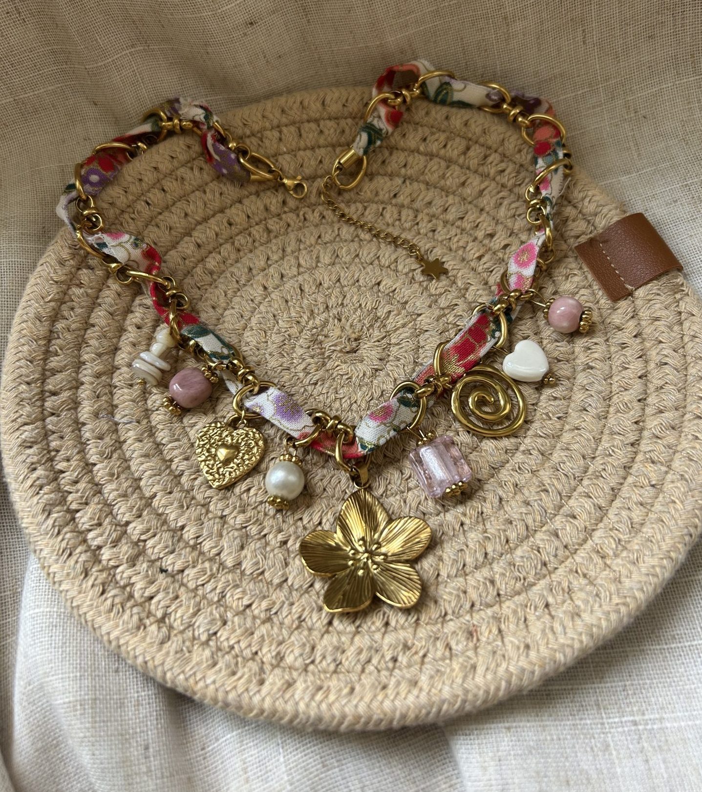 Détails breloques collier Pétillante