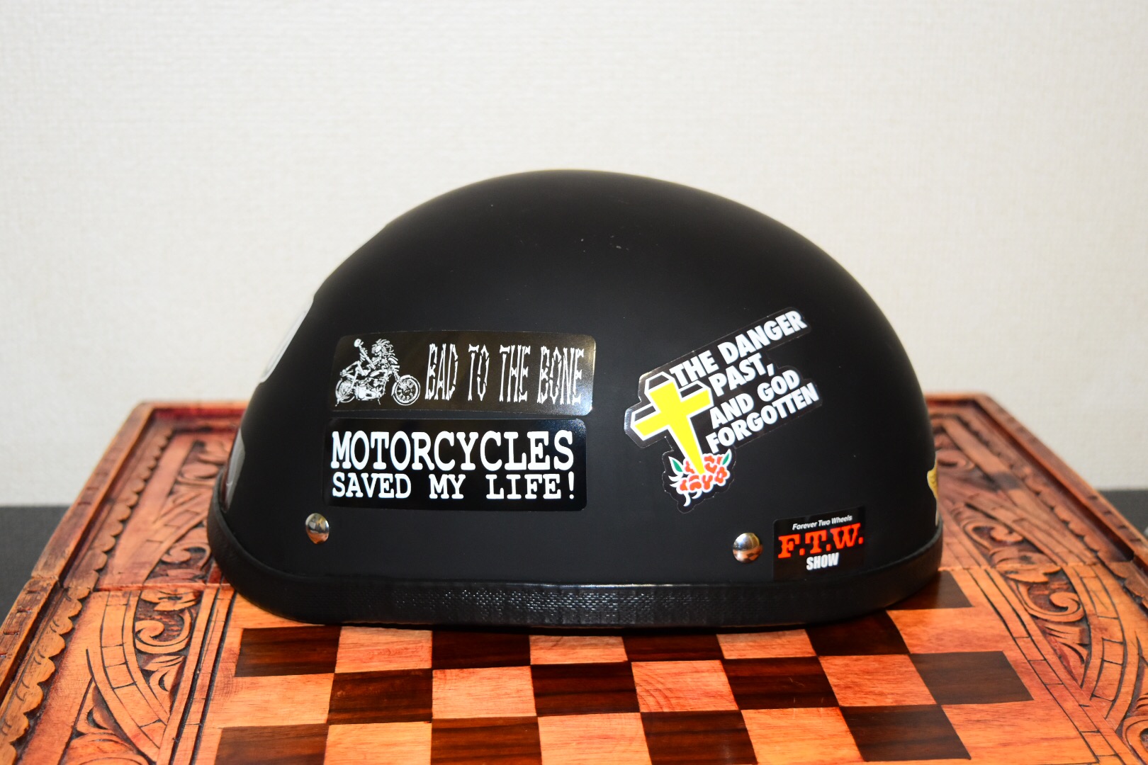 TT&COイーグルヘルメットをステッカーでカスタムしてみた - GRIT