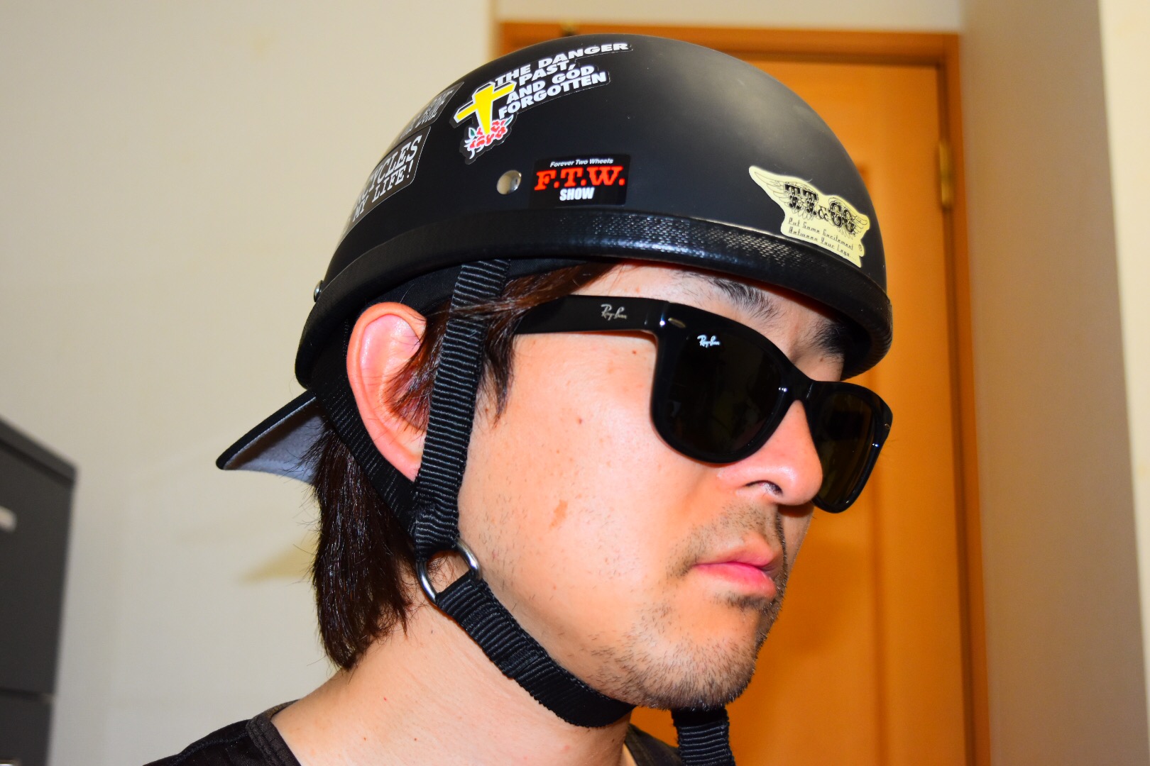 TT&COイーグルヘルメットをステッカーでカスタムしてみた - GRIT