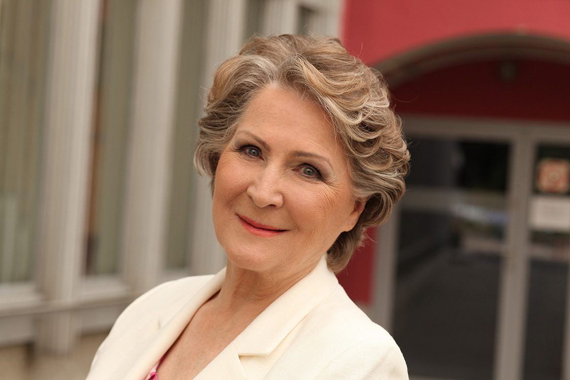 En 1948, irena wiśniewska s&#x27;installe avec sa mère à solec kujawski dans le district de bydgoszcz. Irena Santor Bilety Online Opis Recenzje 2021 2022 Biletyna Pl