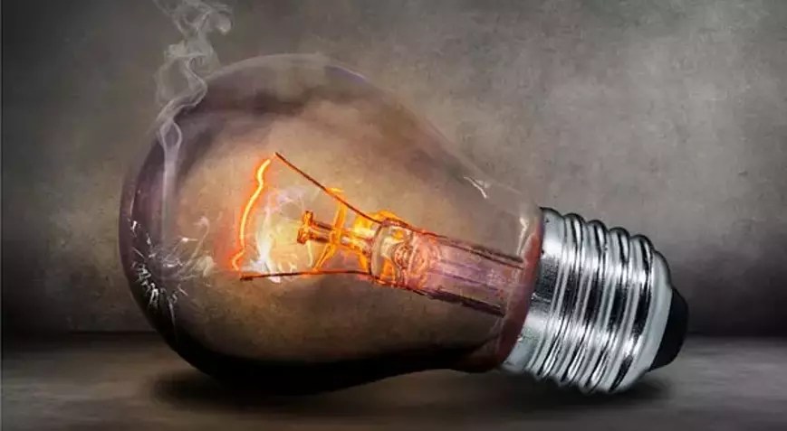 Üzerinde 100W-220V yazan bir ampul 120 V gerilim kaynağına bağlanırsa gücü kaç W olur?