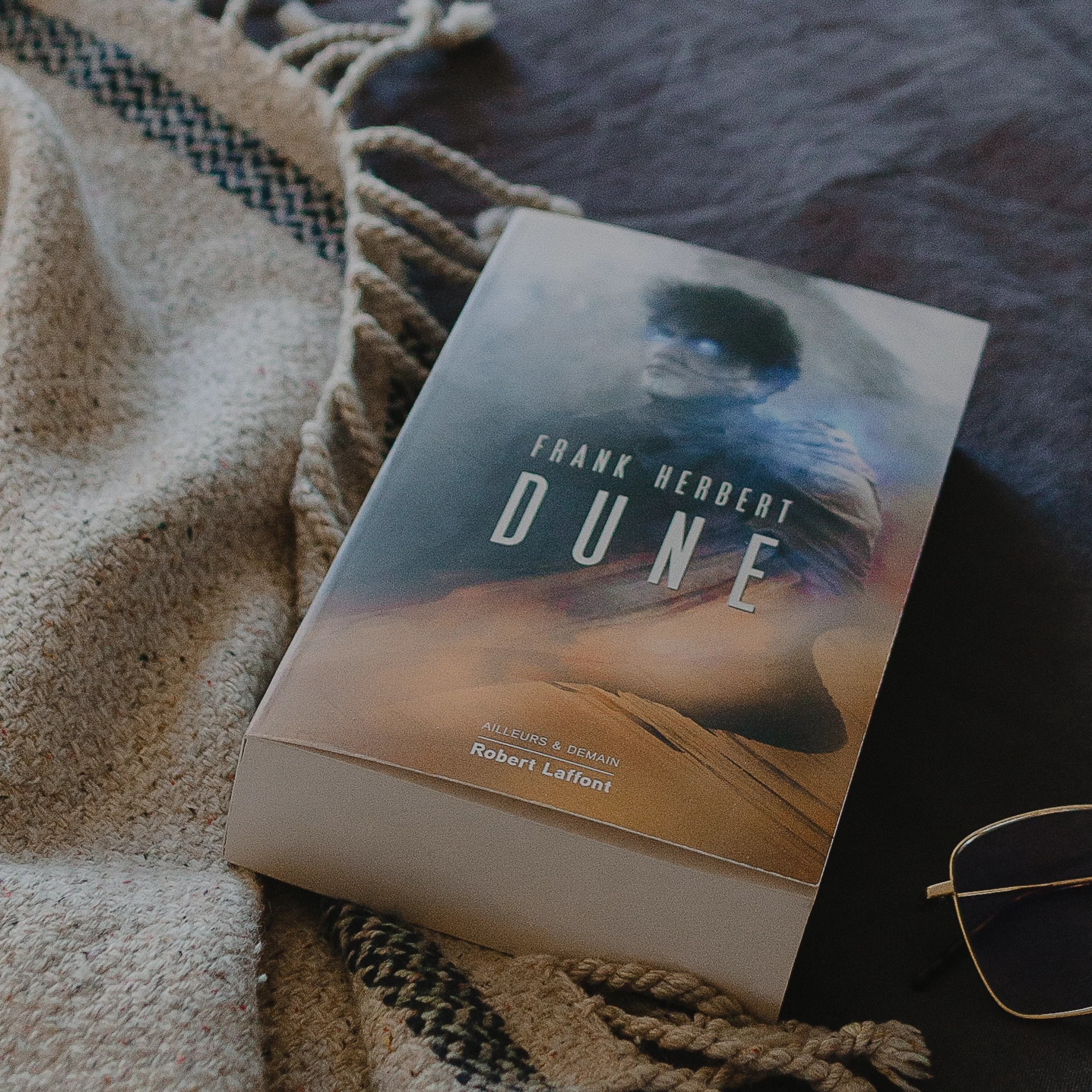 Collections Bindass Books - Modern Space Illustration - HD