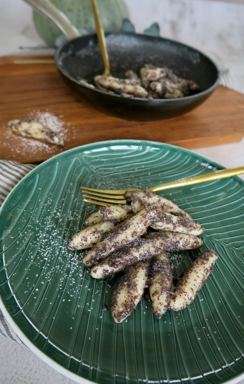 Mohnnudeln mit Topfenteig