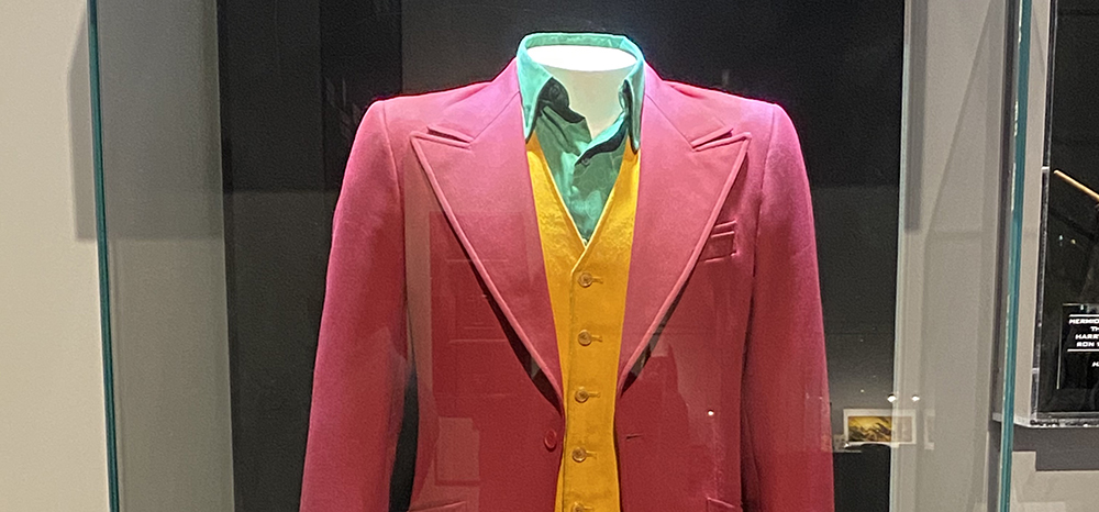 Joaquin phoenix’s “joker” costume now on display at wb studio tour