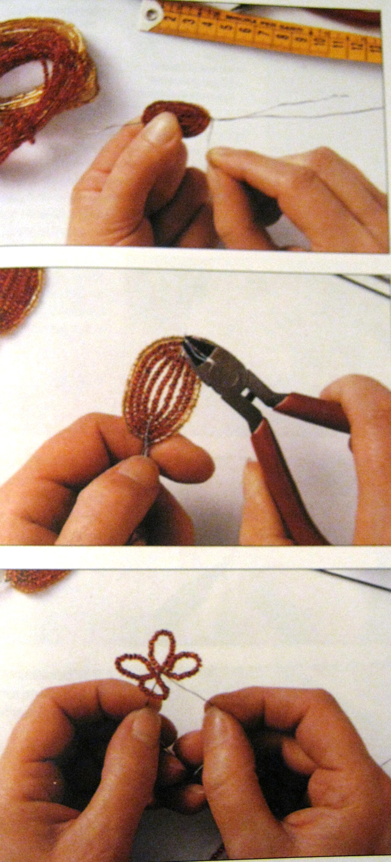 Balik kembali kain tersebut kemudian jahit bagian pinggirnya dengan jarak lebar 3.5 cm dan hasilnya seperti berikut, pemasangan kerah shanghai . Biser Shemy Pleteniya I Vyshivki Iz Bisera Part 101