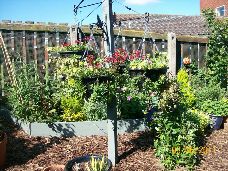 How To Attach Hanging Baskets To Concrete Posts - Desktop Nature Textures for Desktop