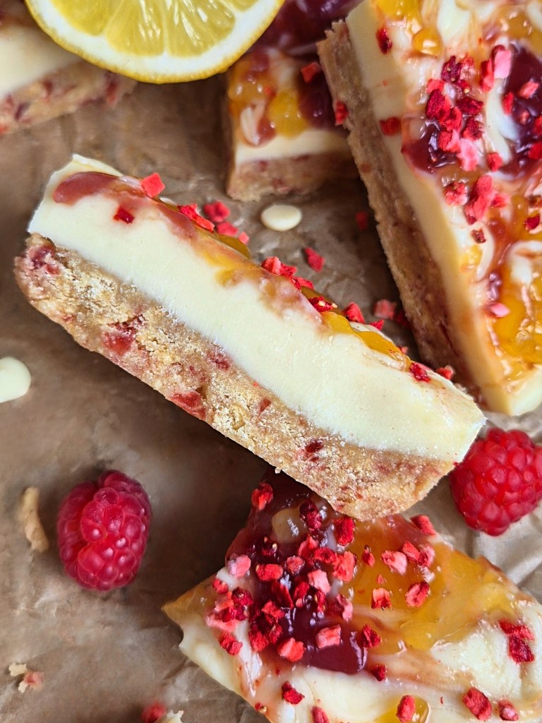 White chocolate lemon fudge tray bake with Jammie Dodgers and raspberry jam