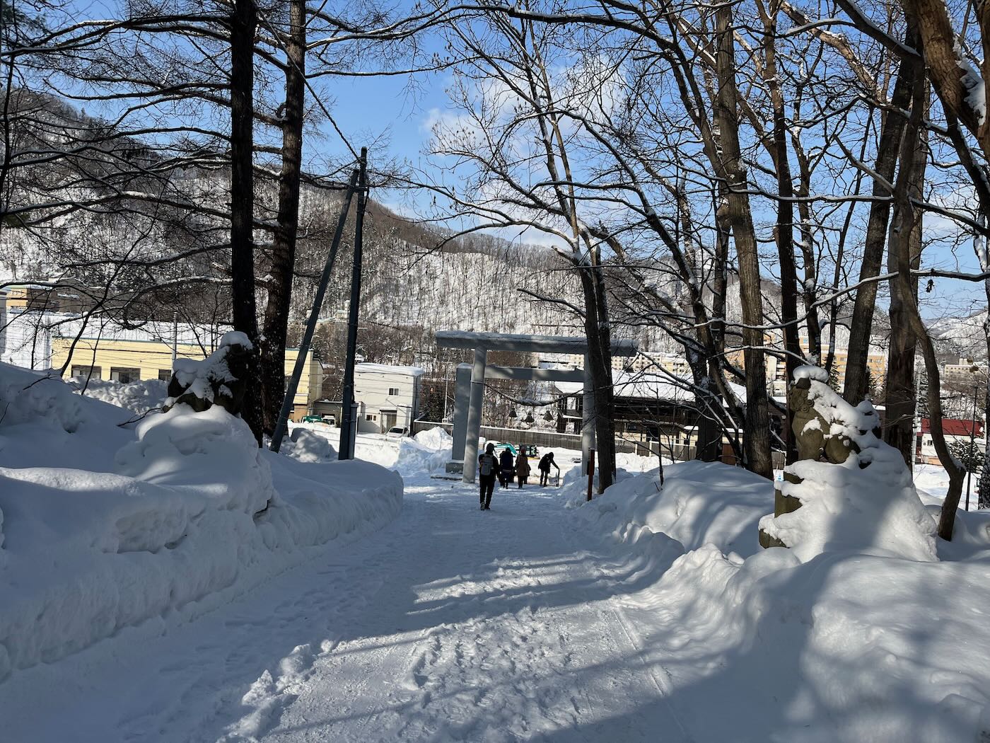 北海道景點 定山溪 散步找尋河童 源泉公園｜河童祈願手湯｜定山溪神社｜二見公園紅色鐵橋 - 一口冒險 Bitesized Adventure