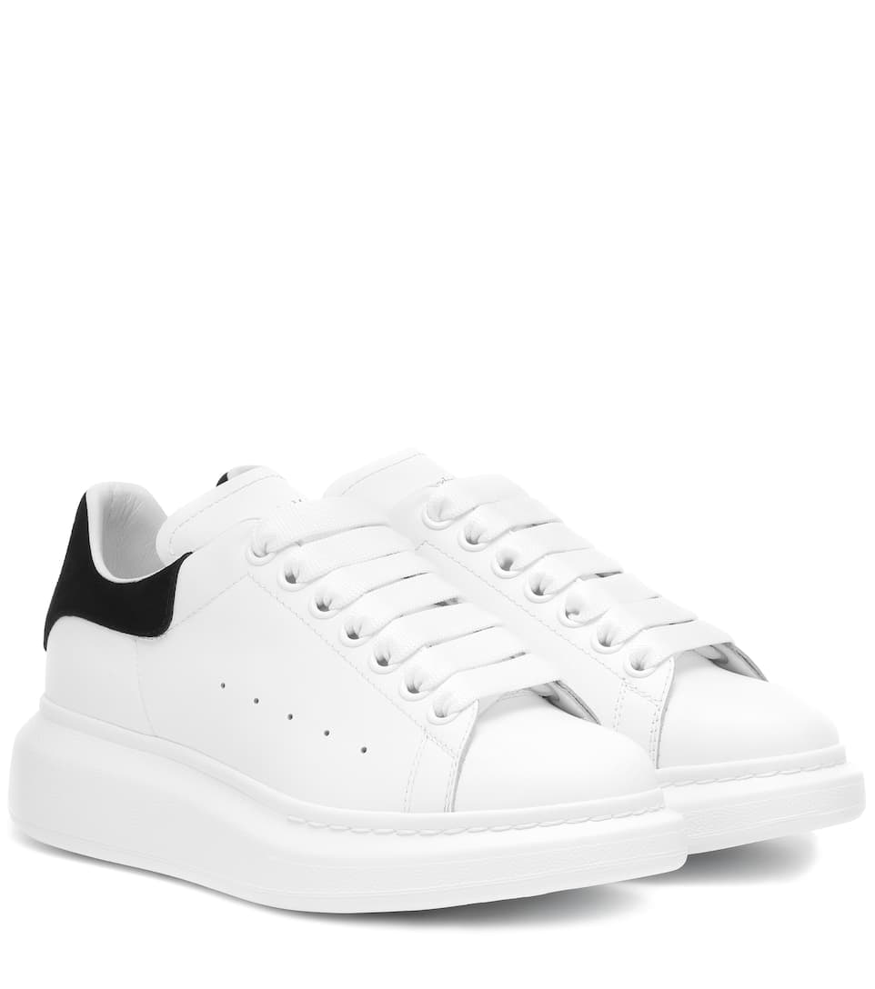 Dalle sneakers ai cerchietti: i prodotti più ricercati nel mondo del web -  BLACKECWHITE