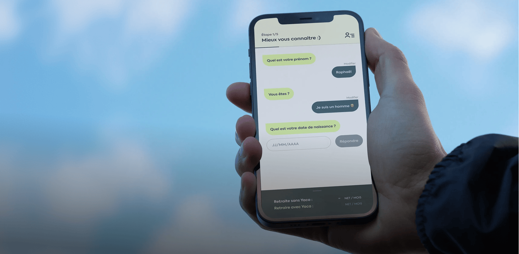 Un chatbot toujours présent, véritable acteur et accompagnant dans toutes les prises de décisions de l'utilisateur.