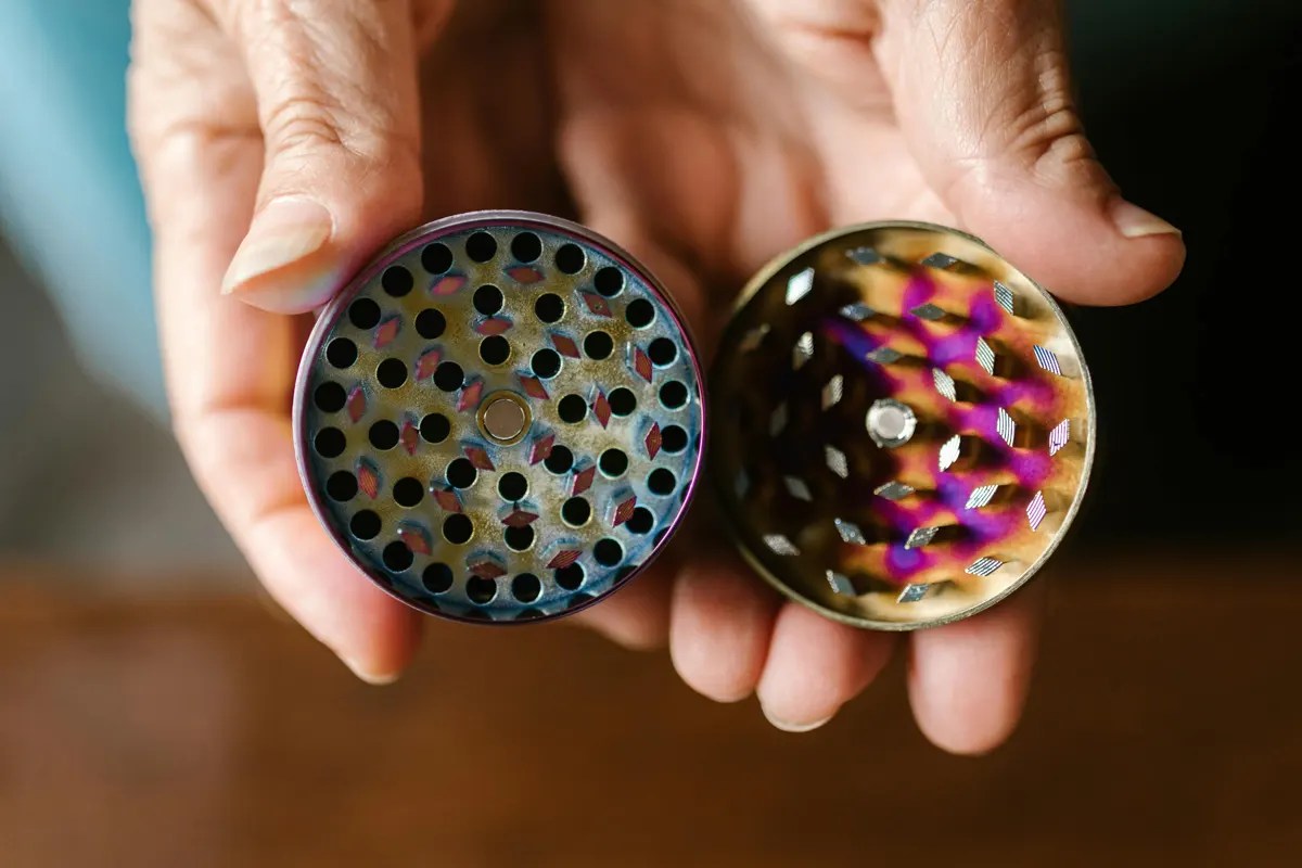 How to Clean a Grinder in 5 Minutes (Without Ruining the Flavor)