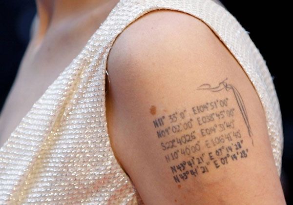 Angelina Jolie's Tattoos - Blendup Tattoos Van Persoonlijkheden 420_x_600_jpg