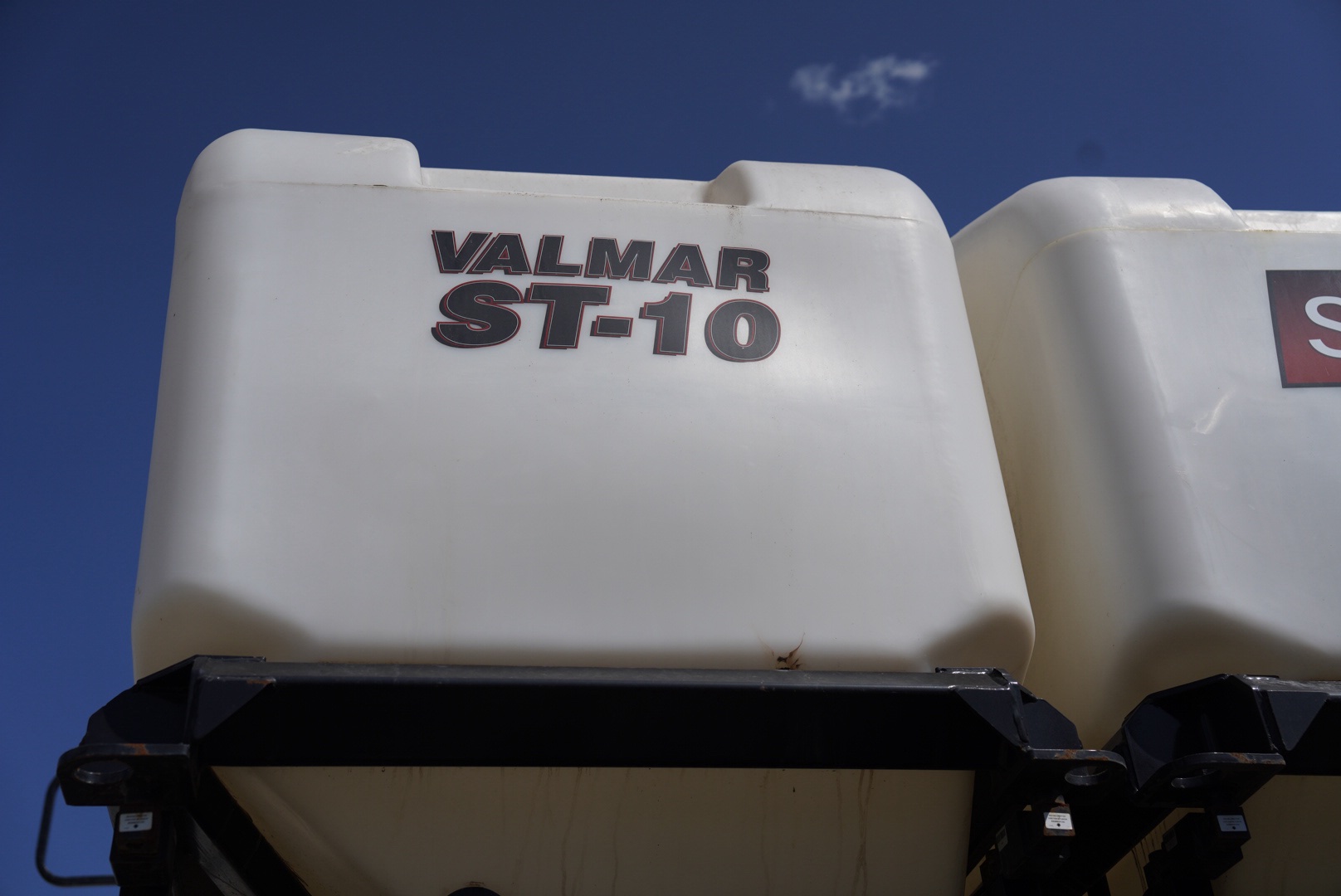 2018 Salford Valmar 24 Row Strip Till Rig