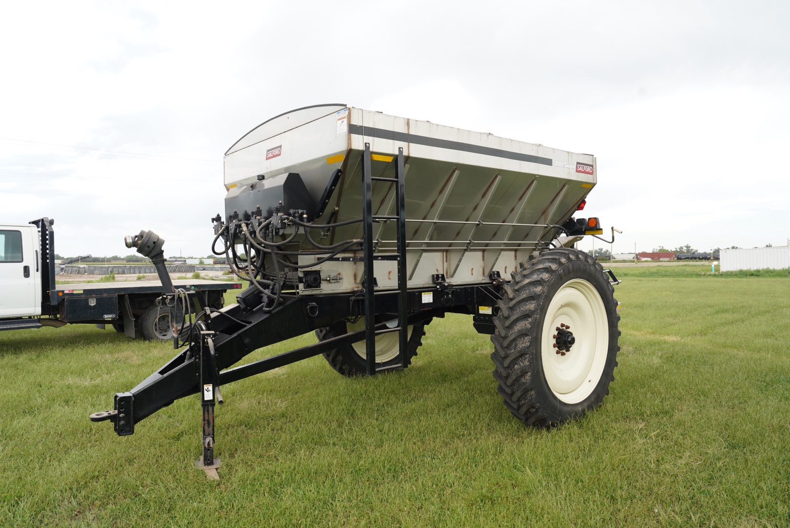 BBI/Salford Sniper 10 Ton Pull Type Fertilizer Spreader