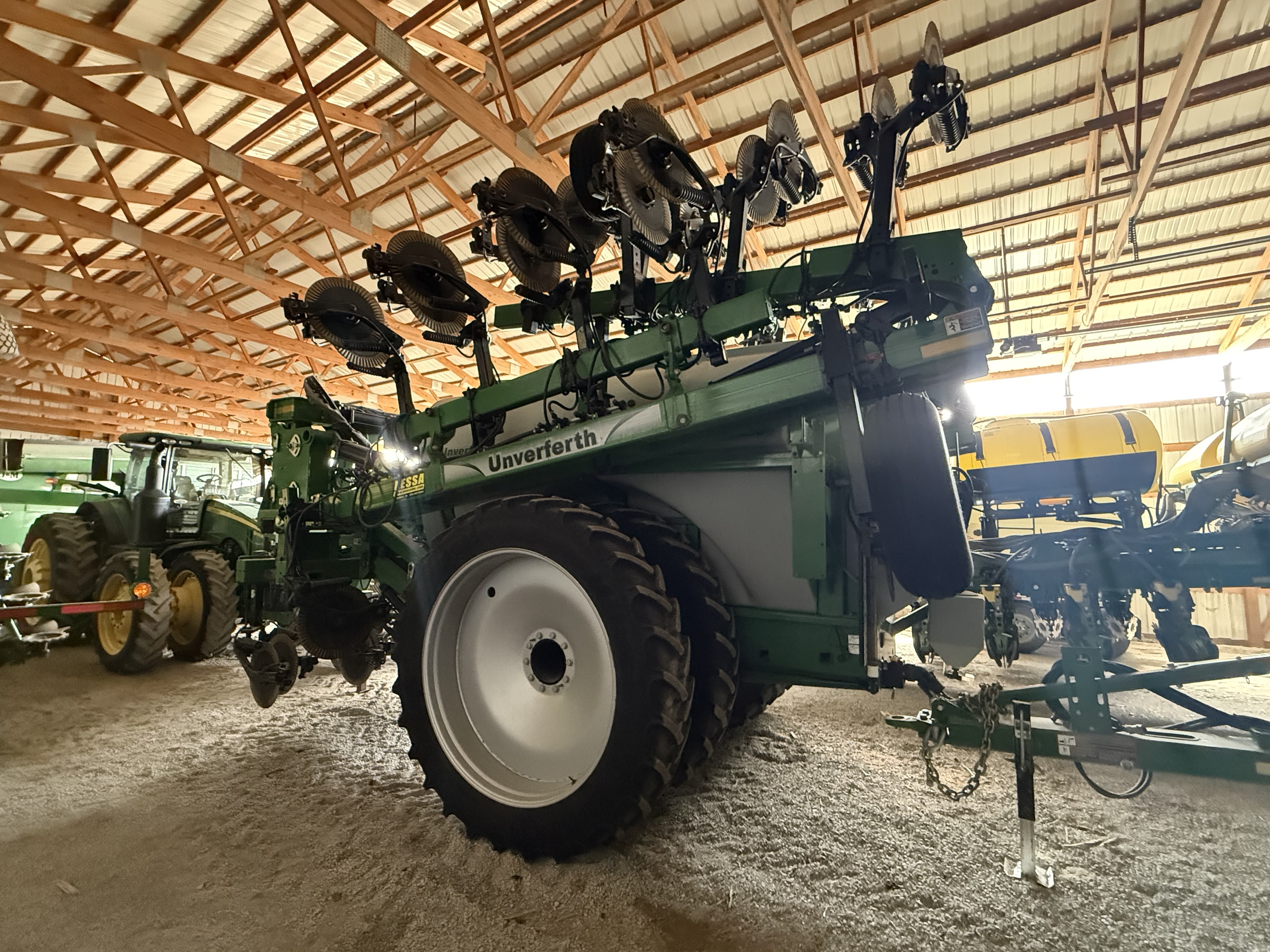 2016 Unverferth Nutrimax 2600 Liquid Fertilizer Applicator