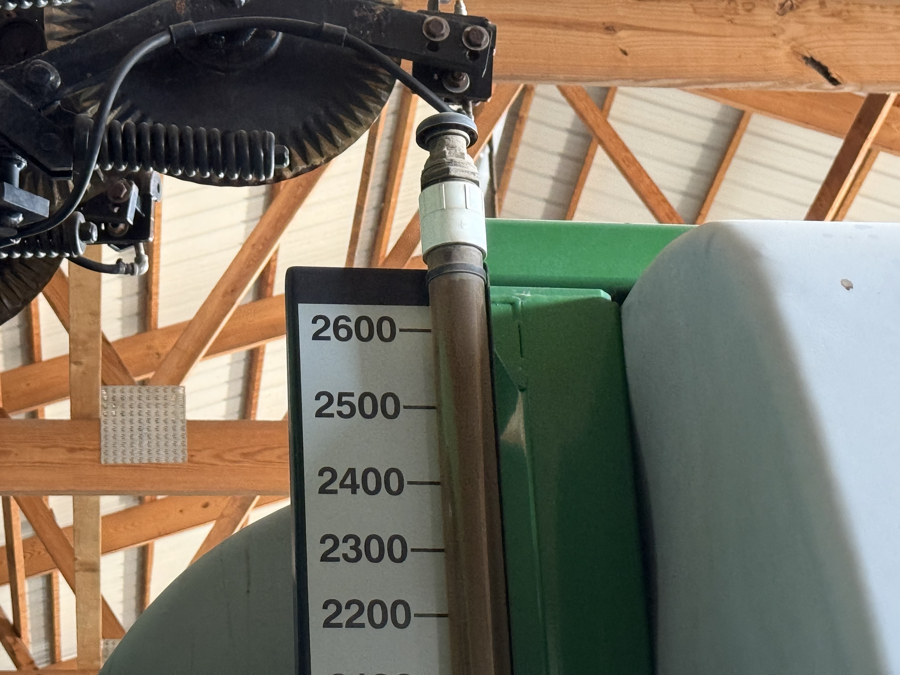 2016 Unverferth Nutrimax 2600 Liquid Fertilizer Applicator