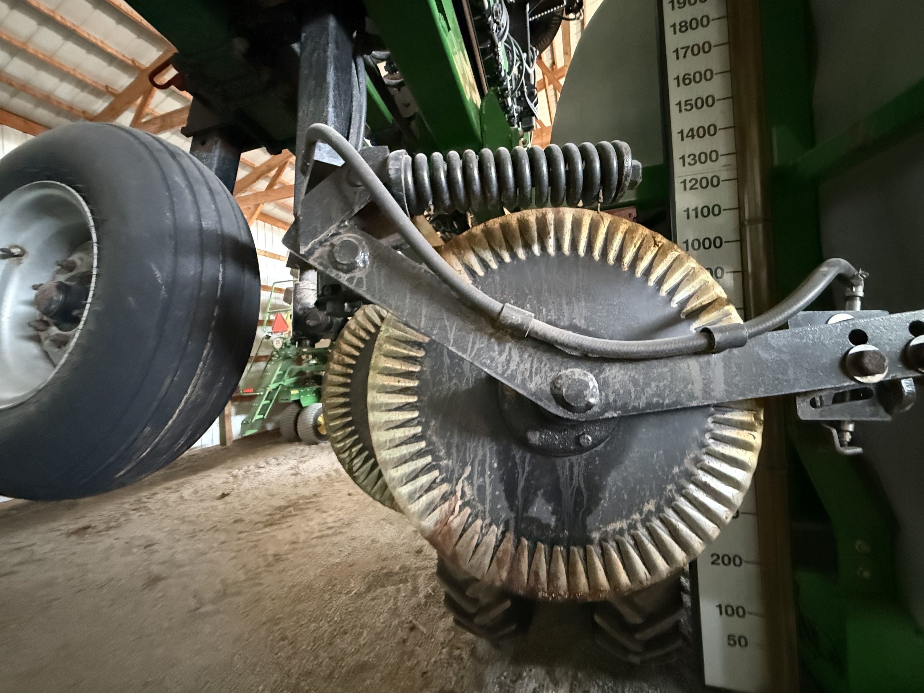 2016 Unverferth Nutrimax 2600 Liquid Fertilizer Applicator