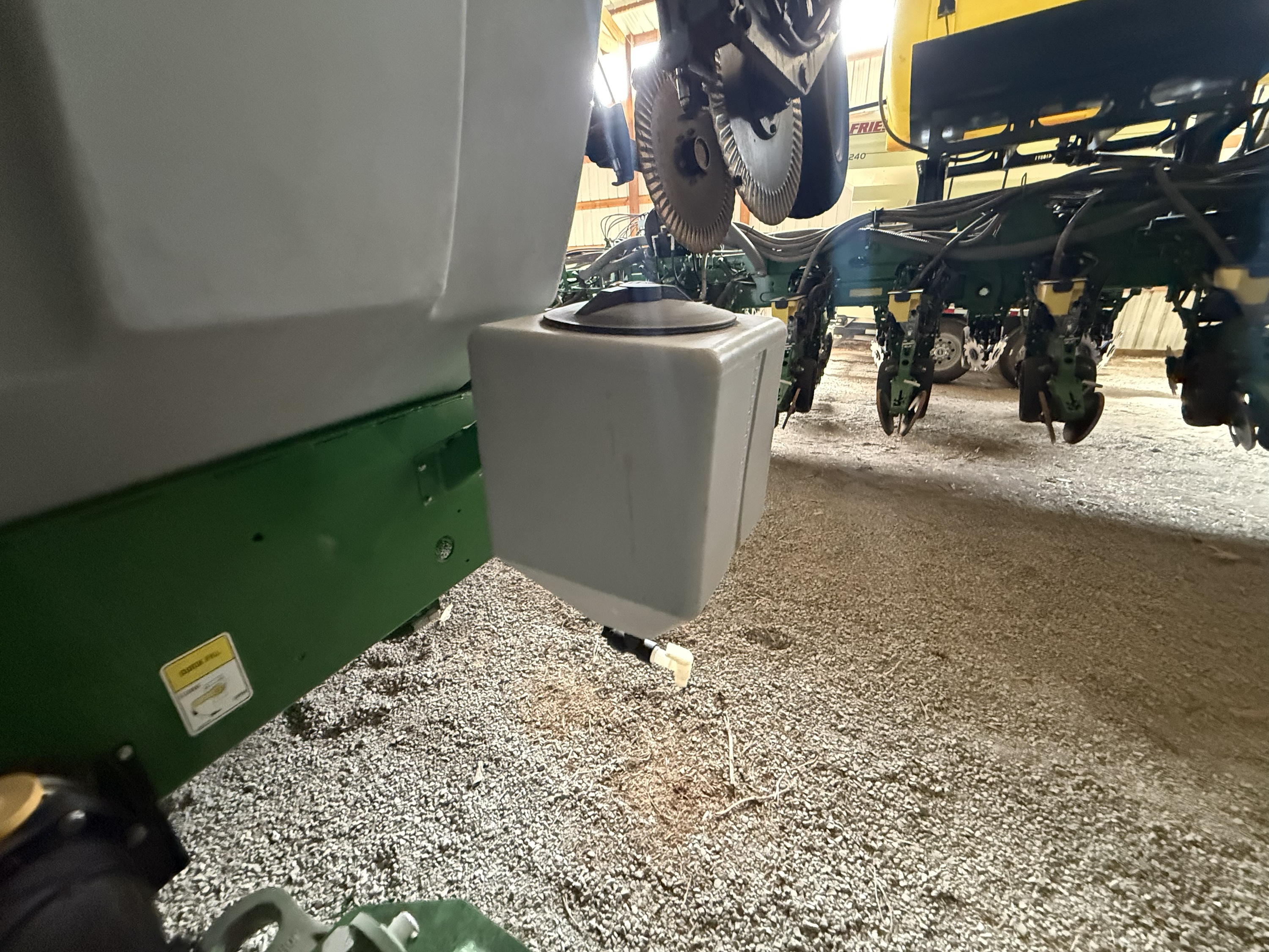 2016 Unverferth Nutrimax 2600 Liquid Fertilizer Applicator