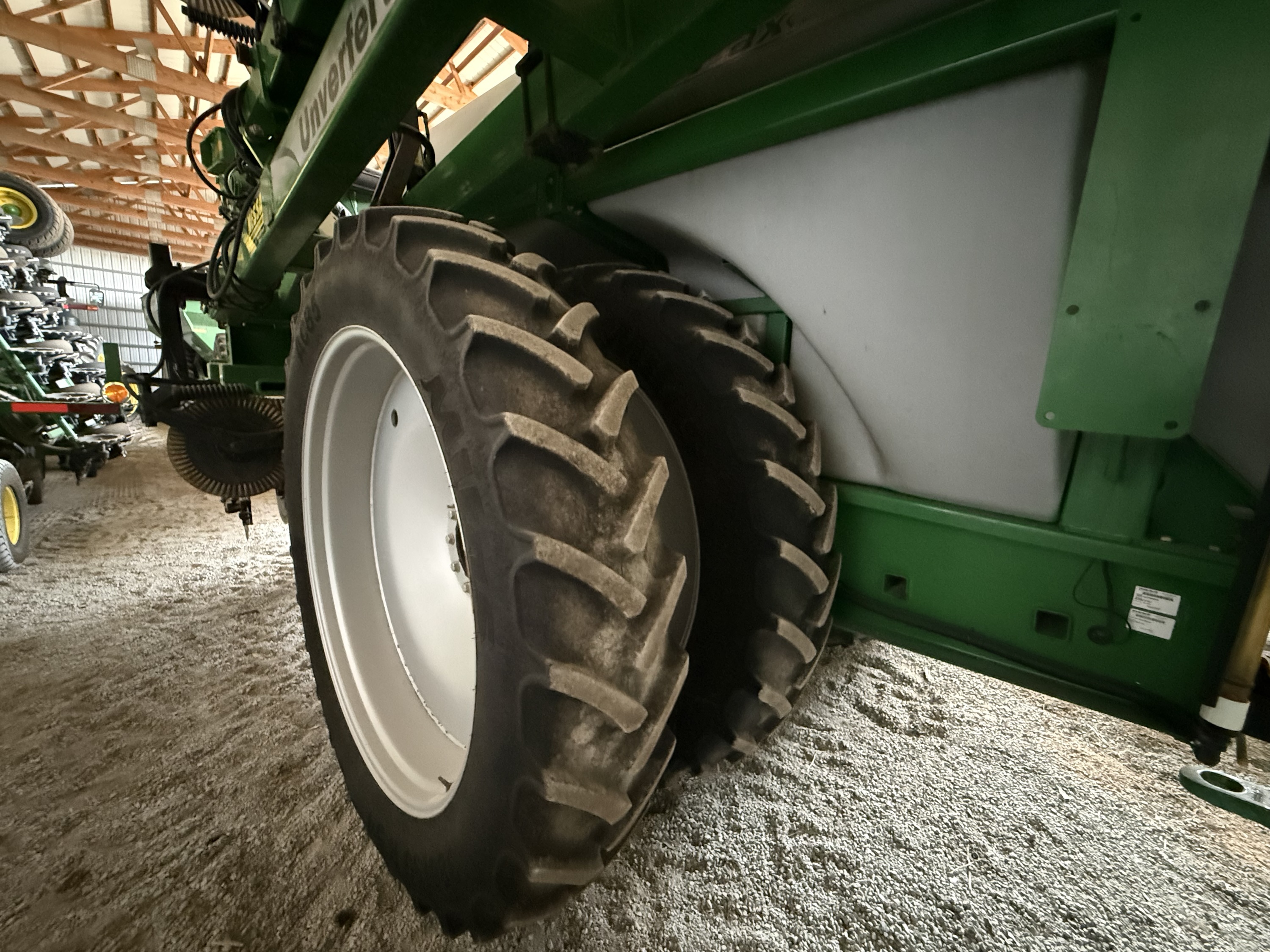 2016 Unverferth Nutrimax 2600 Liquid Fertilizer Applicator