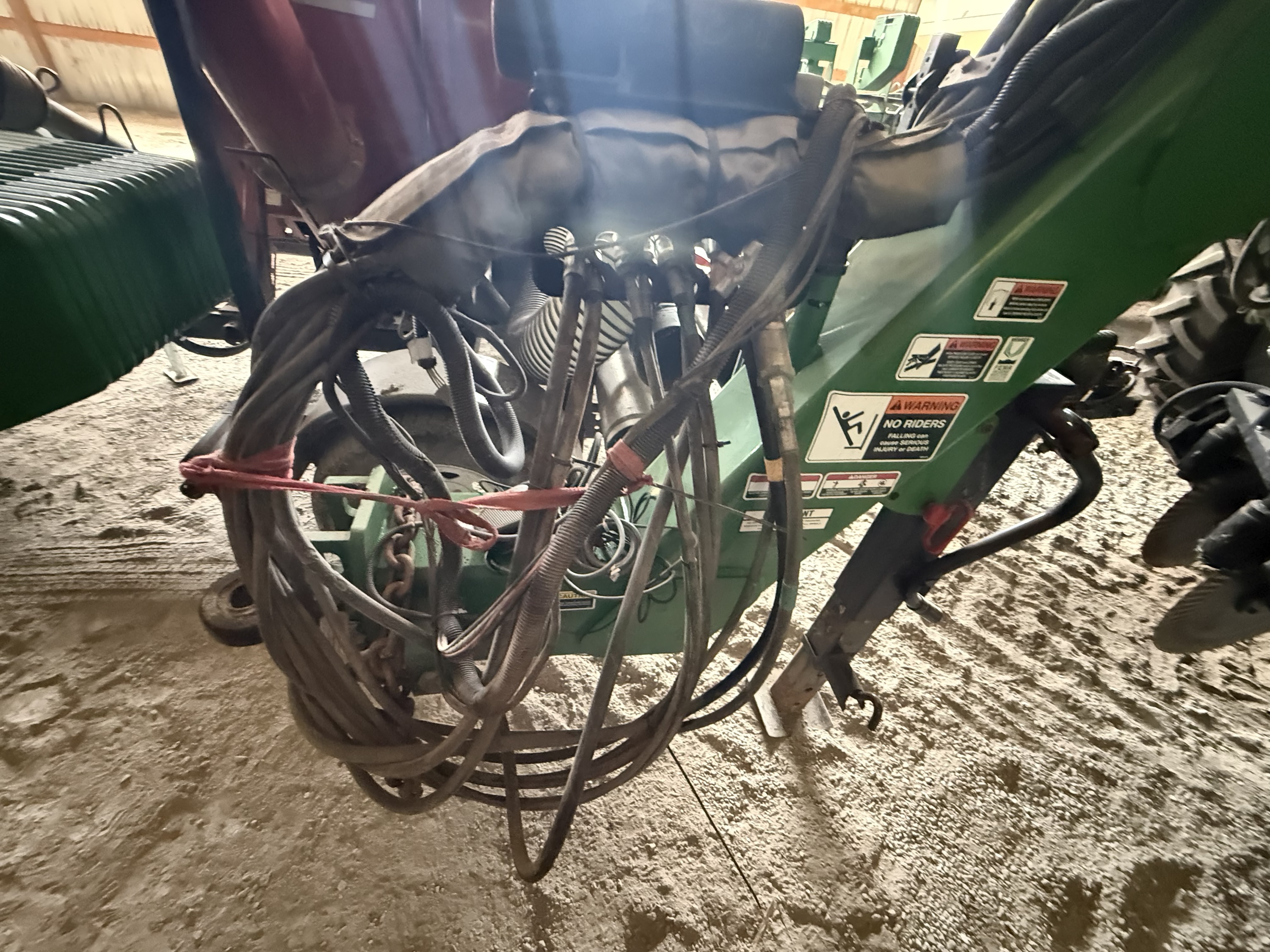 2016 Unverferth Nutrimax 2600 Liquid Fertilizer Applicator