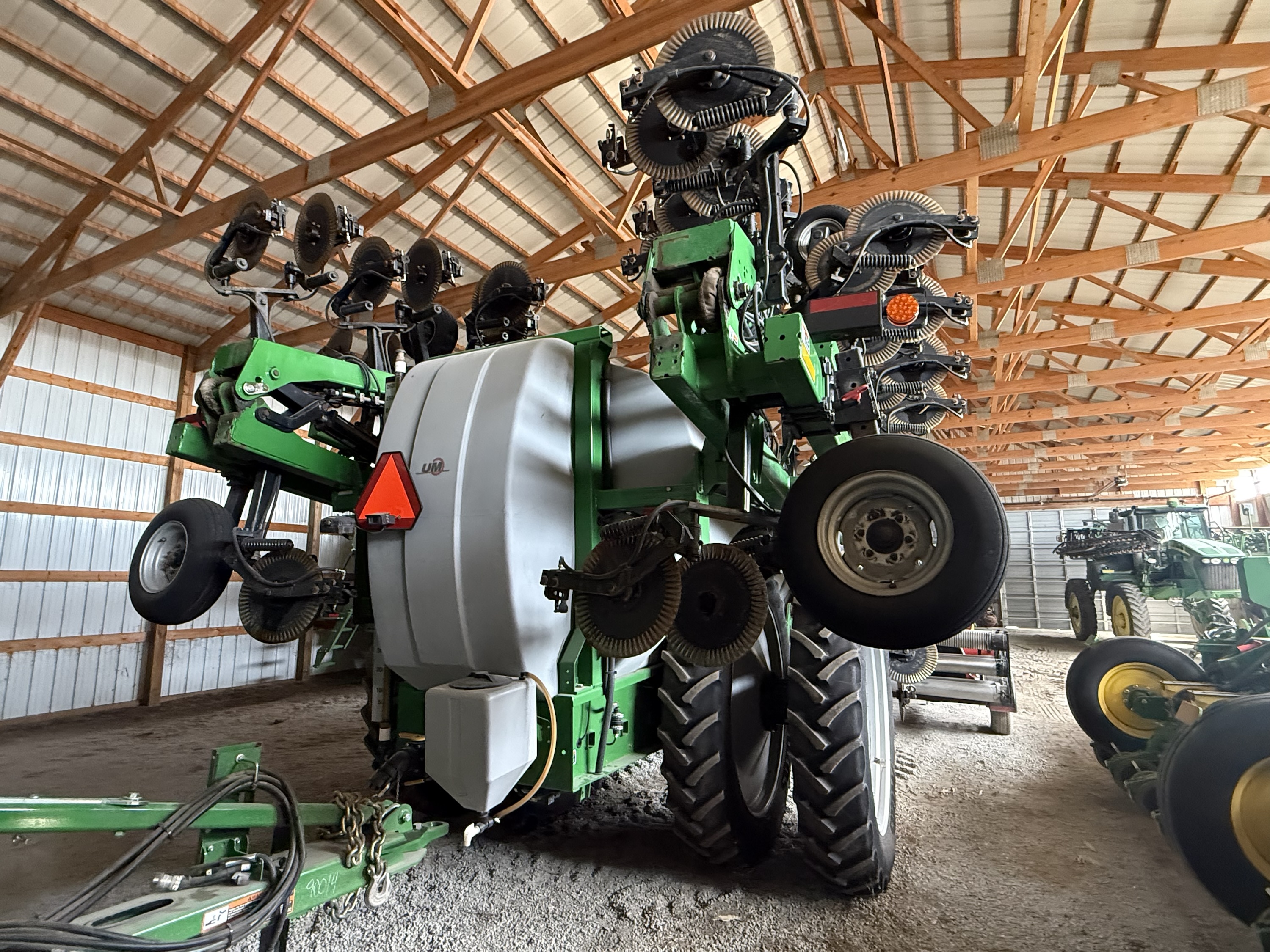 2016 Unverferth Nutrimax 2600 Liquid Fertilizer Applicator