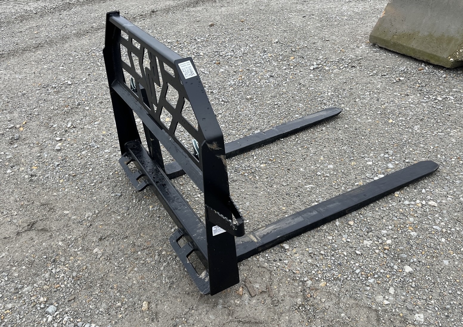 New/Unused Blue Diamond 4000 lb 48” Heavy Duty Skid Steer Forks