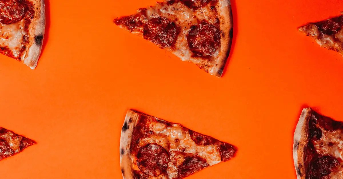 DOMINOS COMMERCIALS
