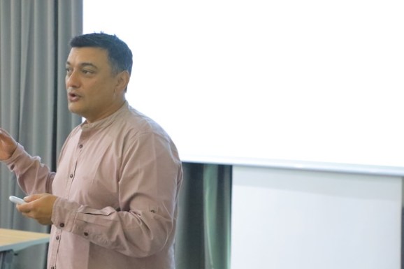 Trushar Shah teaching