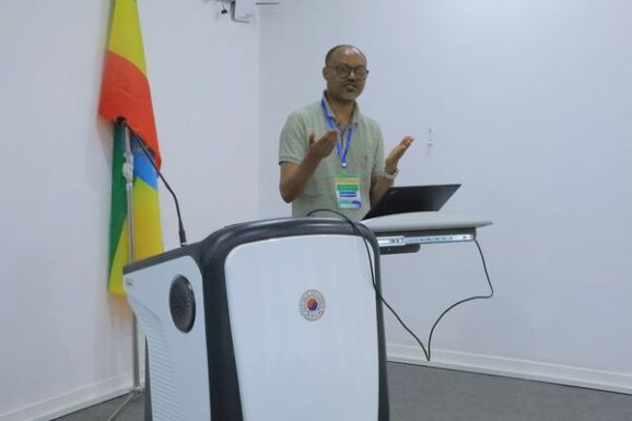 Dr. Yohannes Gedamu Gebre teaching