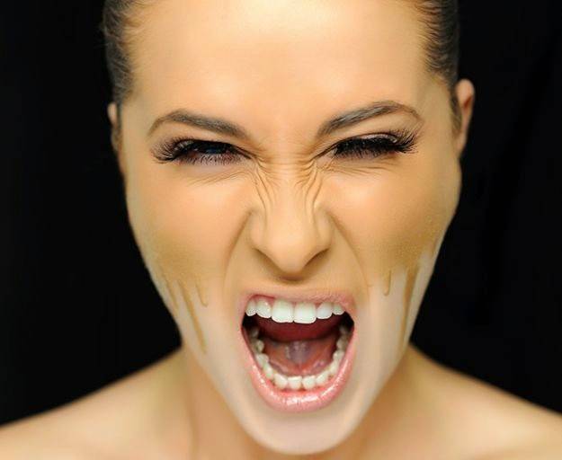 scegliere-una-tonalita-sbagliata-di-fondotinta